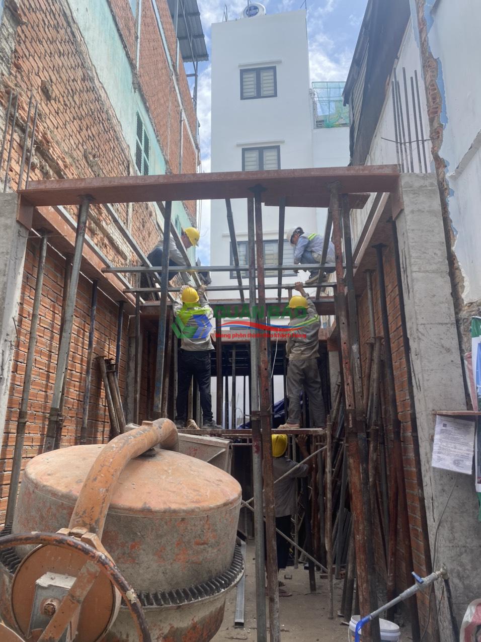 Ảnh công nhân thi công tại công trình